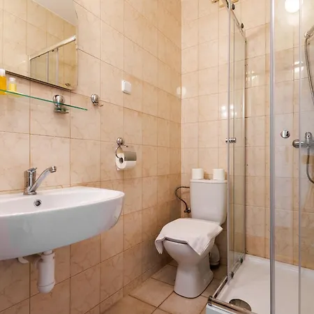 H33 Hotell 3*