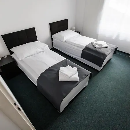 H33 Hotel 3*