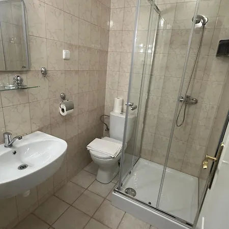 H33 Hotell